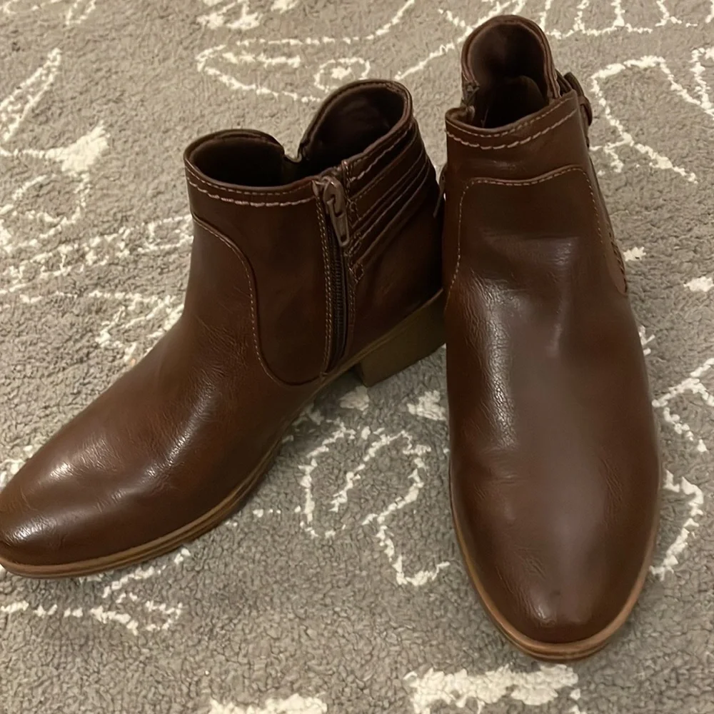 Baretraps Medley Brown comfy ankle booties - Picture 7 of 13